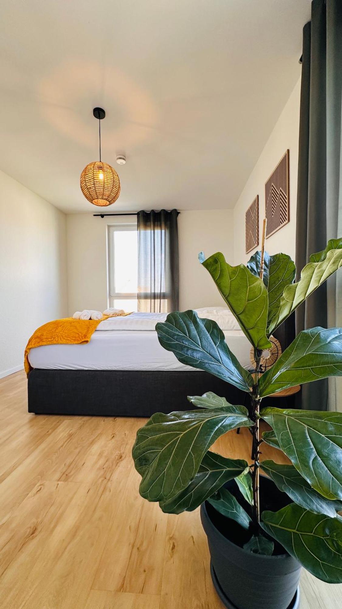 Amao-Sepia I 86Qm I King-Size Beds I Netflix I Privat Balcony I Free Parking I Near Europapark Appartement Rheinhausen Buitenkant foto
